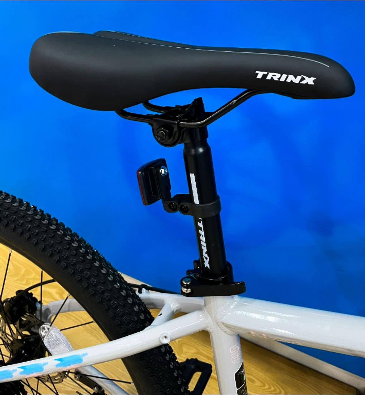 Trinx N700 1x9 Shimano Cues Hydraulic Brakes Curved Frame