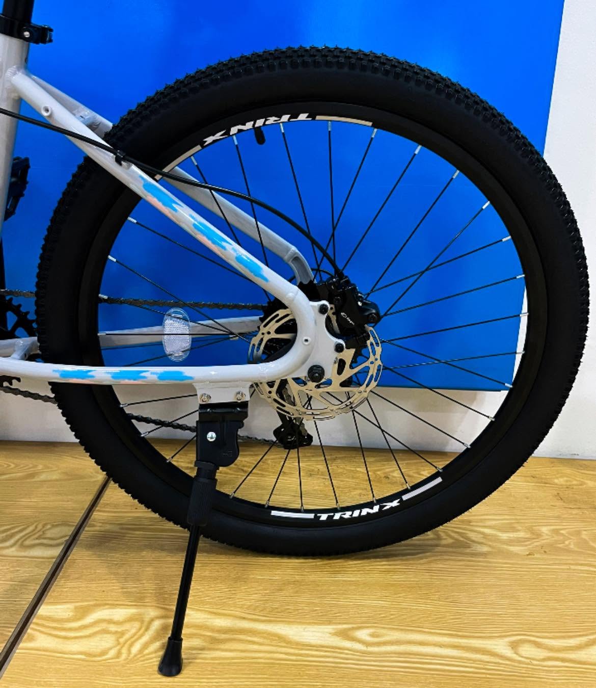 Trinx N700 1x9 Shimano Cues Hydraulic Brakes Curved Frame