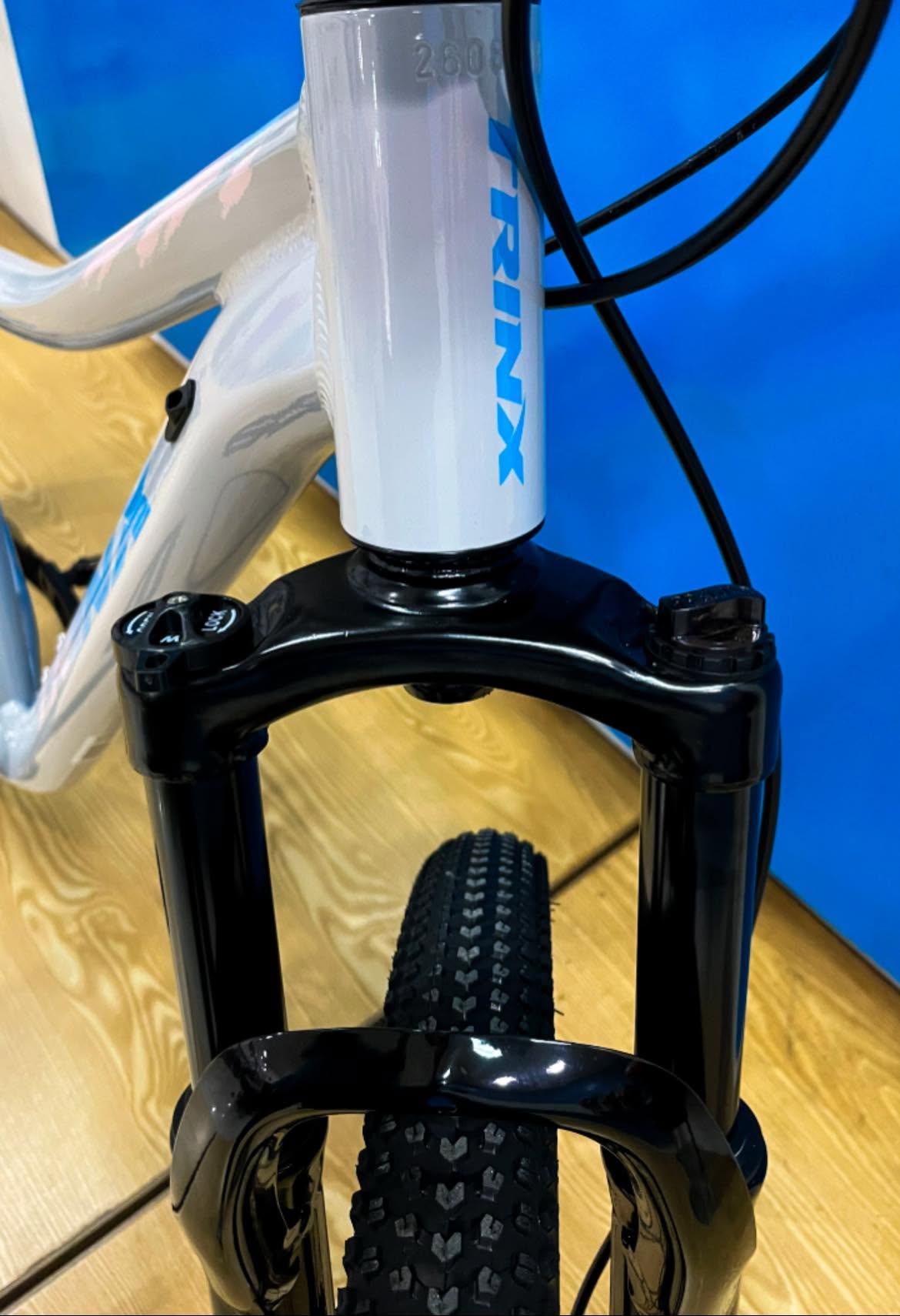 Trinx N700 1x9 Shimano Cues Hydraulic Brakes Curved Frame