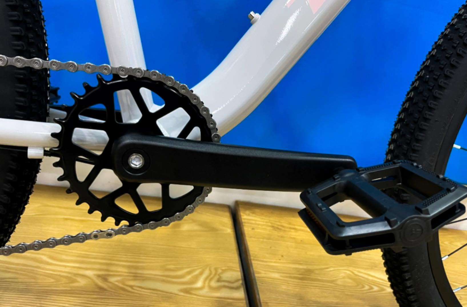 Trinx N700 1x9 Shimano Cues Hydraulic Brakes Curved Frame